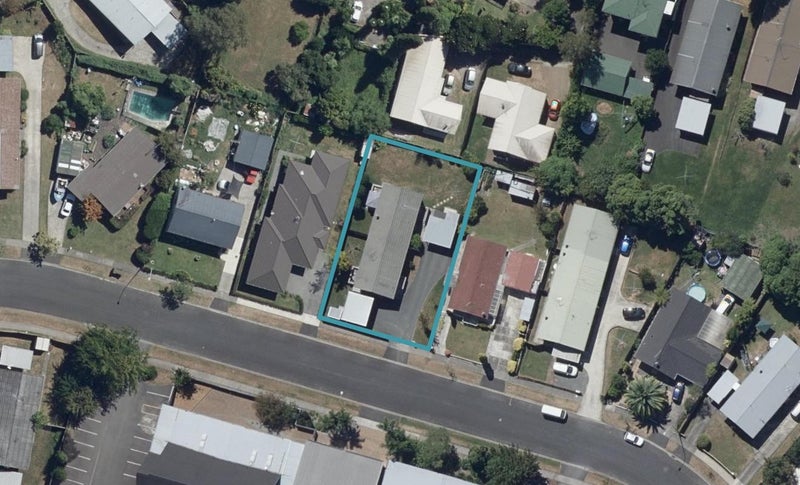 16 Kowhai Street, Hamilton Lake, Hamilton - Carousel 1
