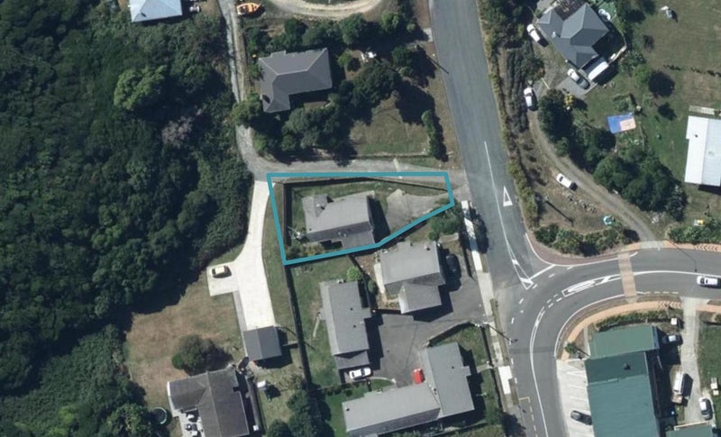 70 Takapuwahia Drive, Takapuwahia, Porirua - Carousel 1