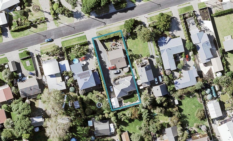 16 Hawke Crescent, Beachlands, Auckland - Carousel 1