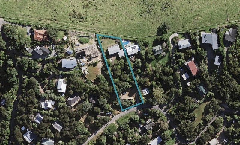 18 View Road, Ostend, Waiheke Island - Carousel 1