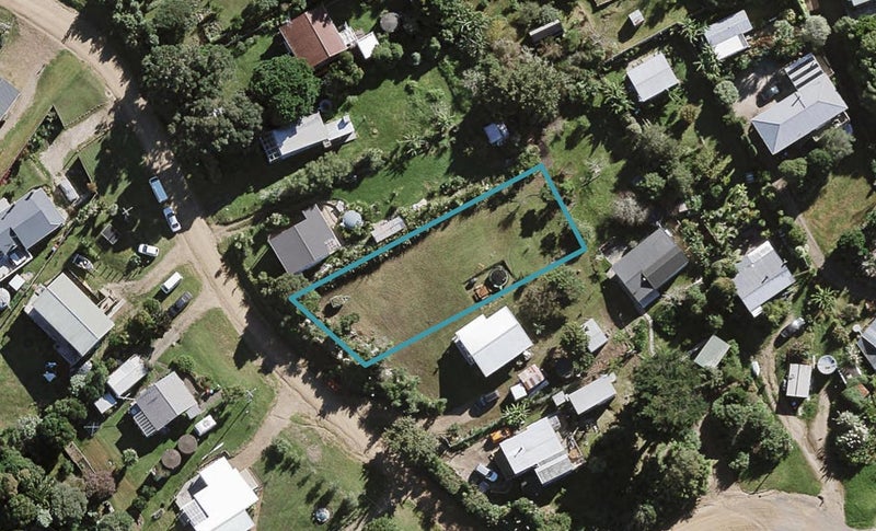 17 Nelson Avenue, Surfdale, Waiheke Island - Carousel 1