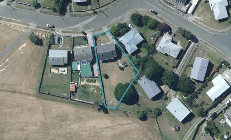 26 Cardiff Crescent, Cannons Creek, Porirua - Carousel 1