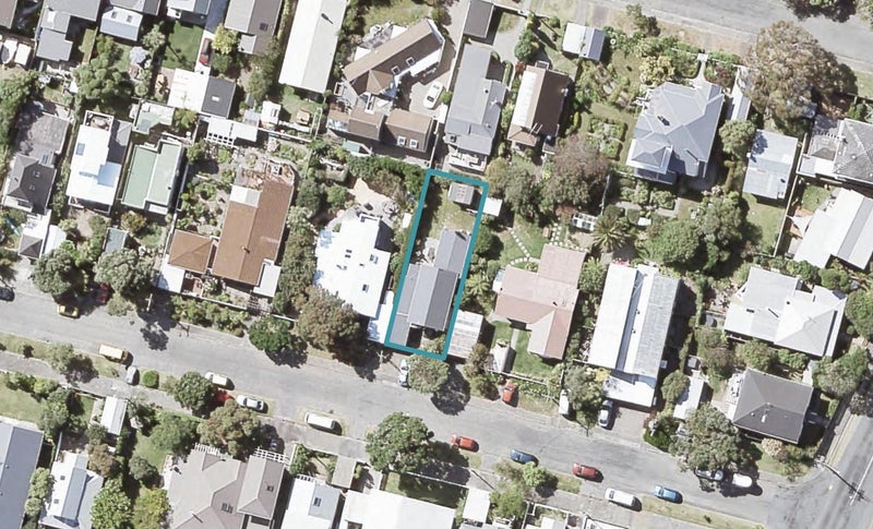 10 Konini Street, Eastbourne, Lower Hutt - Carousel 1
