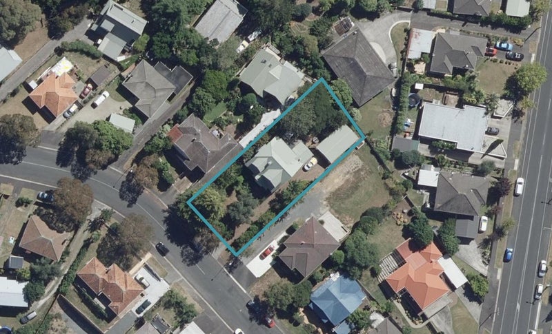 8 Ridout Street, Maeroa, Hamilton - Carousel 1