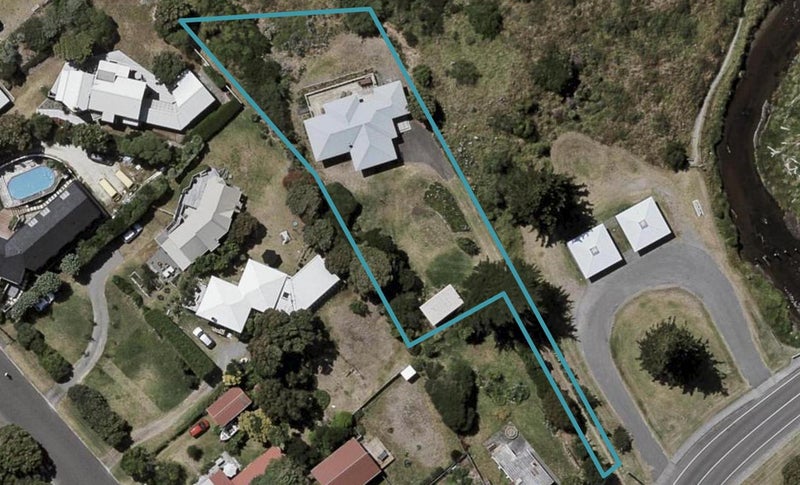 3 Field Way, Waikanae Beach, Waikanae - Carousel 1