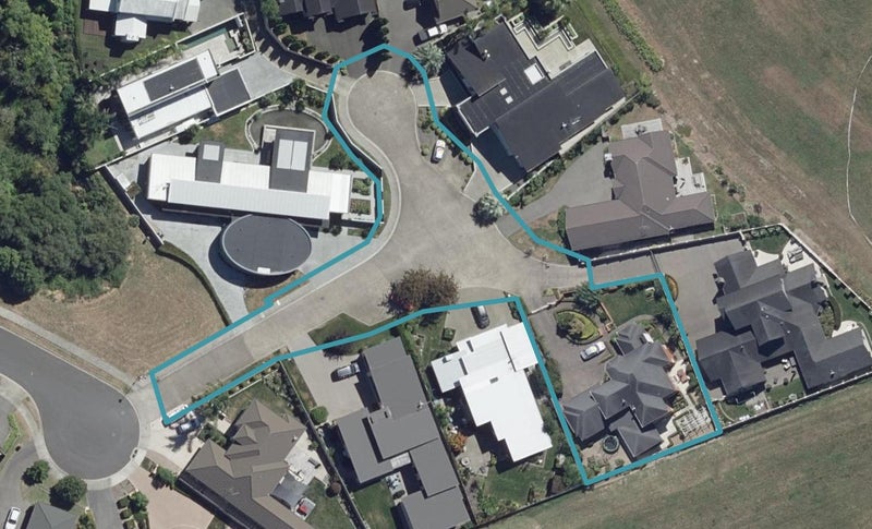 8 Peninsula Point, Huntington, Hamilton - Carousel 1