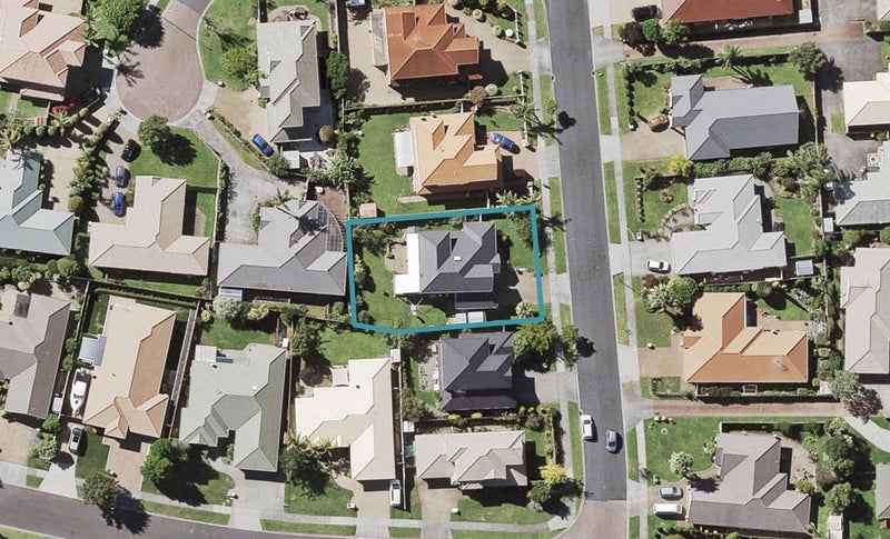 75 Bob Charles Drive, Golflands, Auckland - Carousel 1