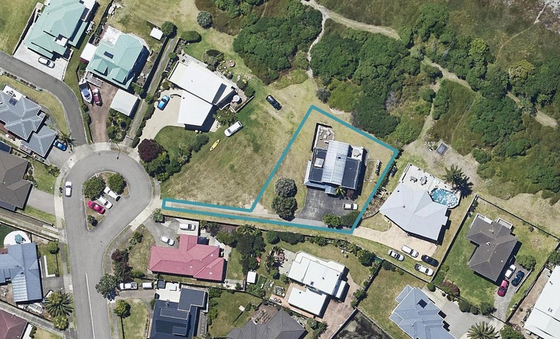 13 Captains Cove, Coastlands, Whakatane - Carousel 1