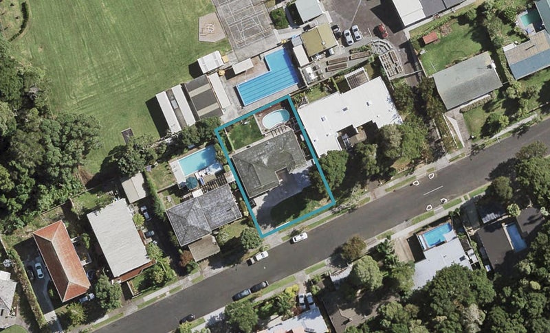 38 Walpole Avenue, Hillpark, Auckland - Carousel 1