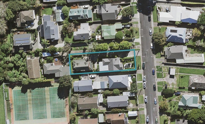 2/22 Gladstone Road, Northcote, Auckland - Carousel 1
