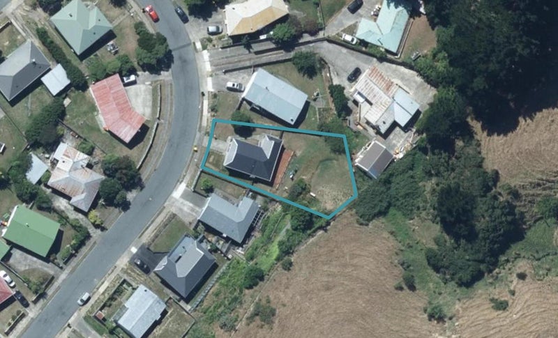 11 Marne Grove, Waitangirua, Porirua - Carousel 1