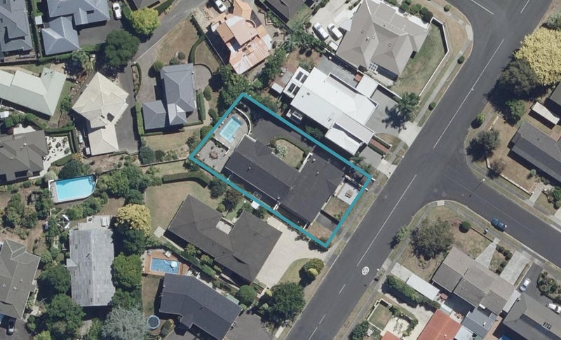 11 Madill Road, St Andrews, Hamilton - Carousel 1