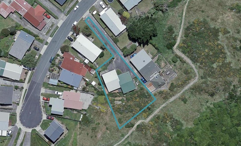 35B Edgecombe Street, Newlands, Wellington - Carousel 1