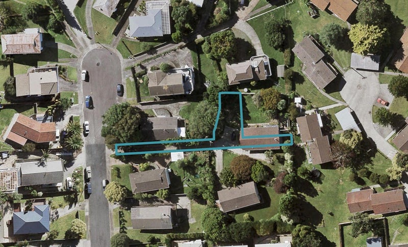 5/11 Celeste Place, Totara Vale, Auckland - Carousel 1