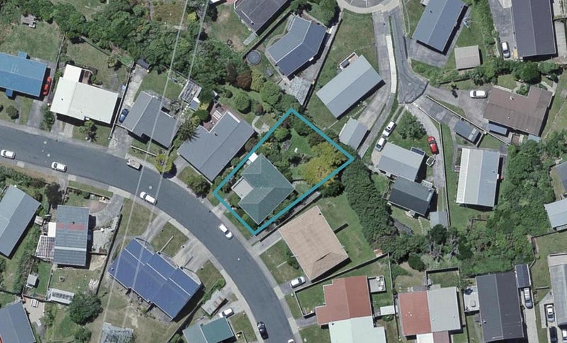 6 Colchester Crescent, Newlands, Wellington - Carousel 1