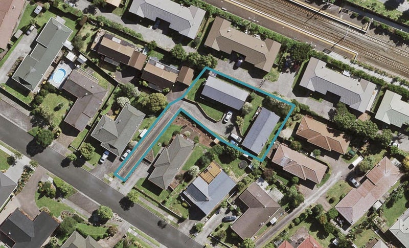 2/15 Septimus Place, Henderson, Auckland - Carousel 1