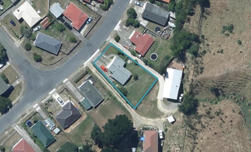 80 Arahura Crescent, Waitangirua, Porirua - Carousel 1