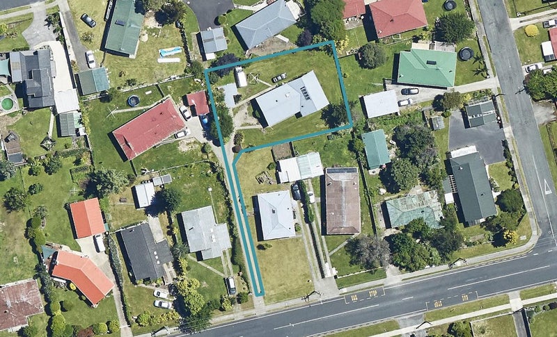 28 Kawaha Point Road, Fairy Springs, Rotorua - Carousel 1