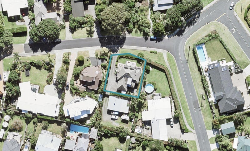 21 The Crescent, Tindalls Beach, Whangaparaoa - Carousel 1