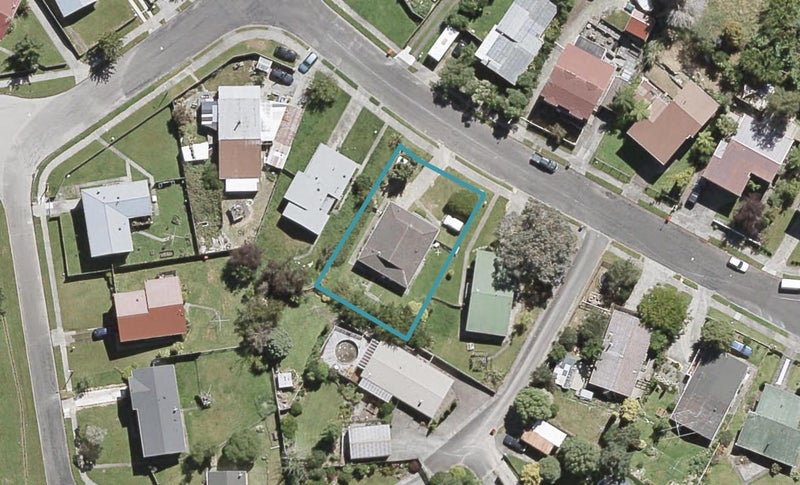38 Edelweiss Grove, Timberlea, Upper Hutt - Carousel 1