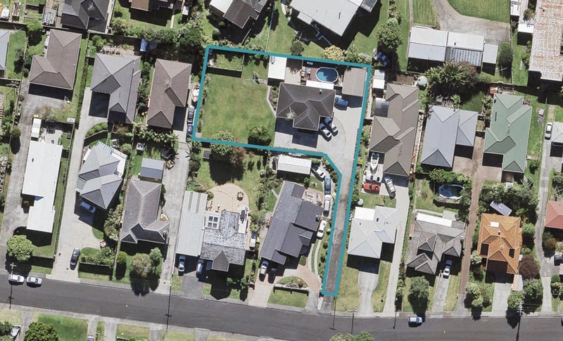 10 Kokiri Street, Te Atatu South, Auckland - Carousel 1