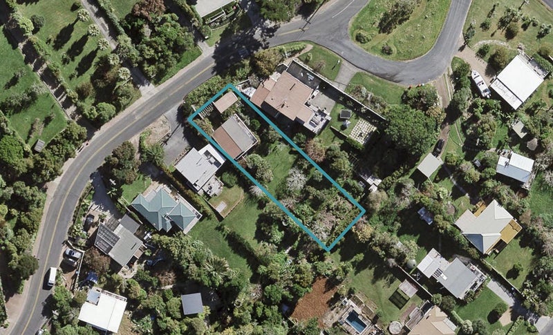 4 Church Bay Road, Oneroa, Waiheke Island - Carousel 1