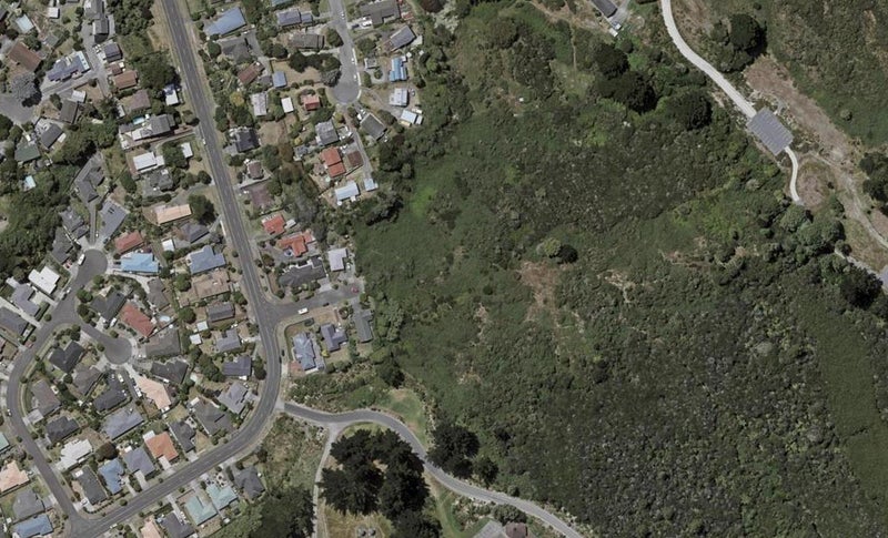 5 Gates Road, Waikanae Beach, Waikanae - Carousel 1