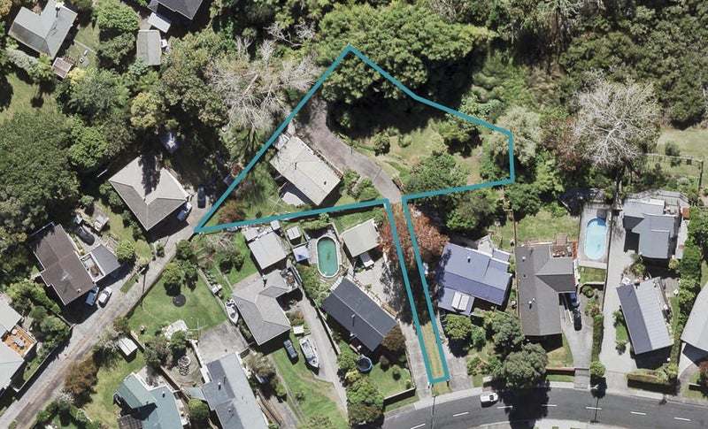84 Tiroroa Avenue, Te Atatu South, Auckland - Carousel 1