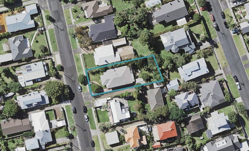 12 Wicklow Road, Narrow Neck, Auckland - Carousel 1