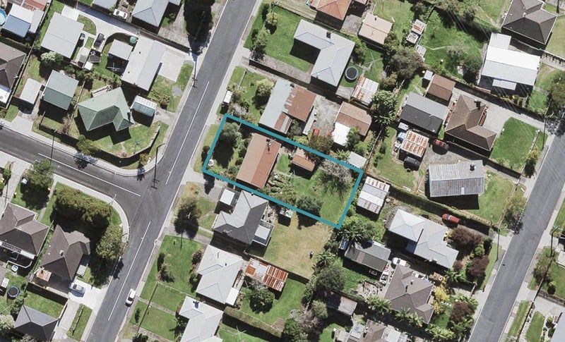 11 Cobham Crescent, Kelston, Auckland - Carousel 1