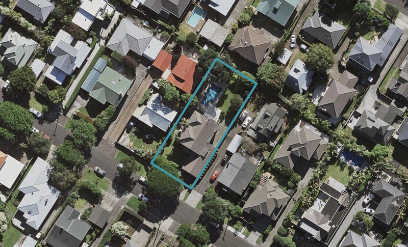 8 Kowhatu Road, One Tree Hill, Auckland - Carousel 1