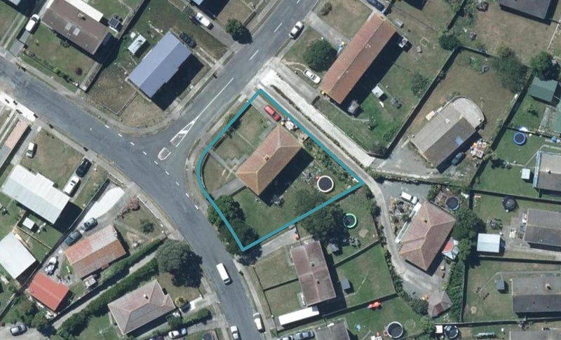 2 Westmeath Street, Waitangirua, Porirua - Carousel 1
