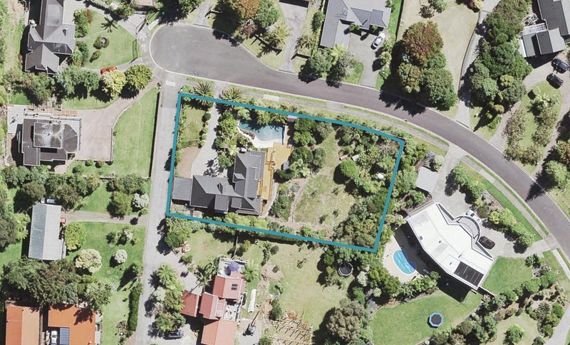 32 Laingfield Terrace, Laingholm, Auckland - Carousel 1