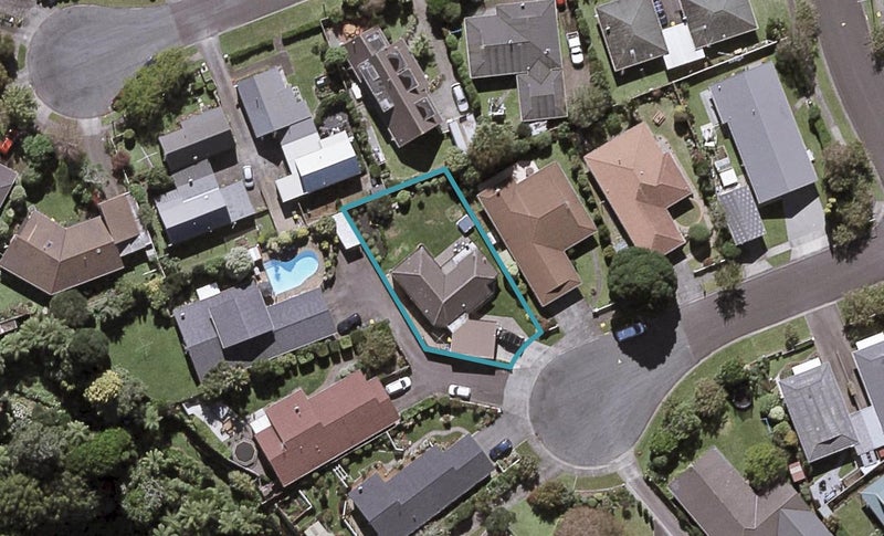 8 Hunter Place, Merrilands, New Plymouth - Carousel 1