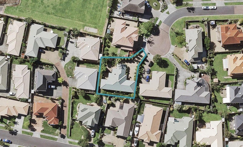 11 Belsomet Place, Golflands, Auckland - Carousel 1