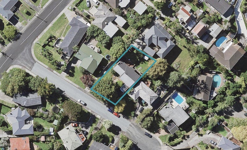 8 Freyberg Place, Howick, Auckland - Carousel 1