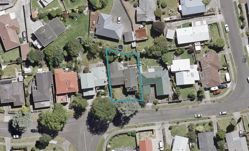35 Pasadena Crescent, Totara Park, Upper Hutt - Carousel 1