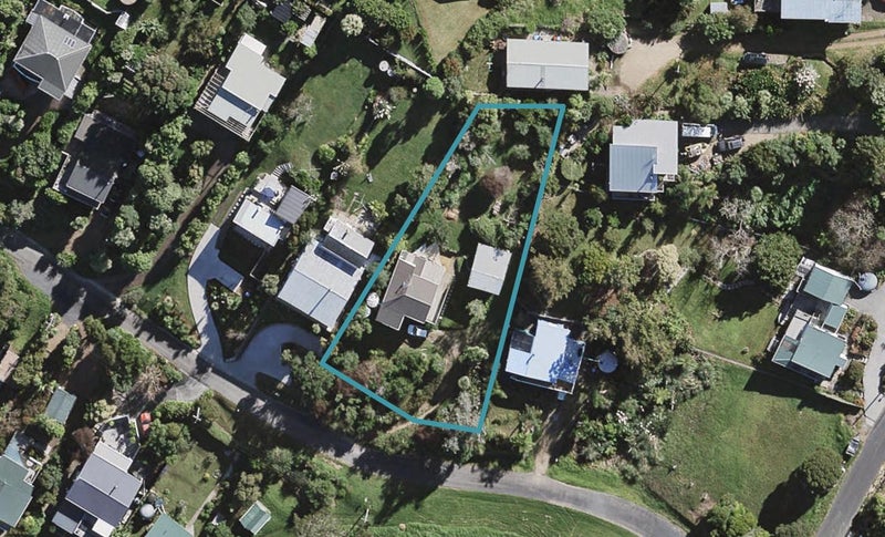 19 Moana Avenue, Surfdale, Waiheke Island - Carousel 1