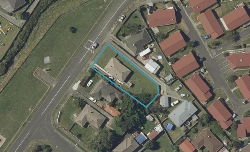 31 Clausen Street, Takaro, Palmerston North - Carousel 1