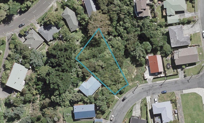 8 Castle Crescent, Stokes Valley, Lower Hutt - Carousel 1