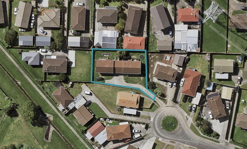 2/29 Palermo Place, Clover Park, Auckland - Carousel 1