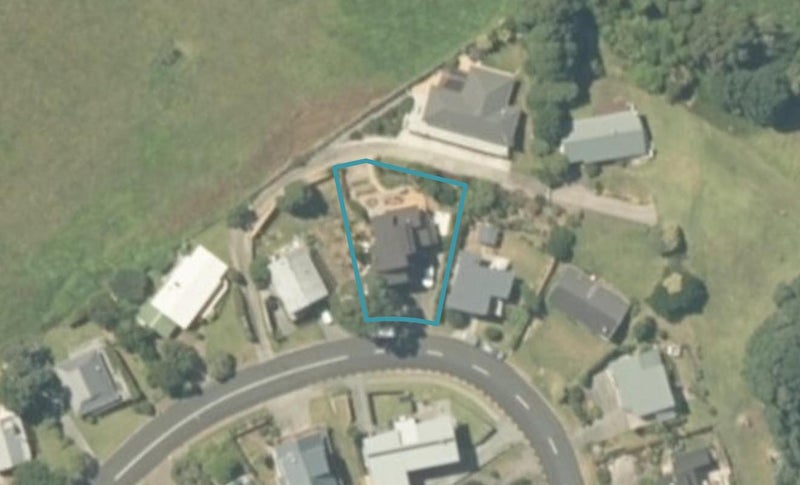 126 Bambury Place, Onemana, Whangamatā - Carousel 1