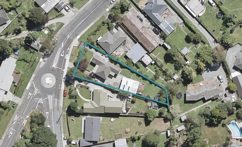17 Pinehaven Road, Pinehaven, Upper Hutt - Carousel 1