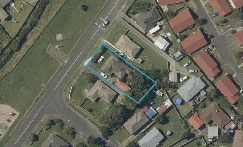33 Clausen Street, Takaro, Palmerston North - Carousel 1