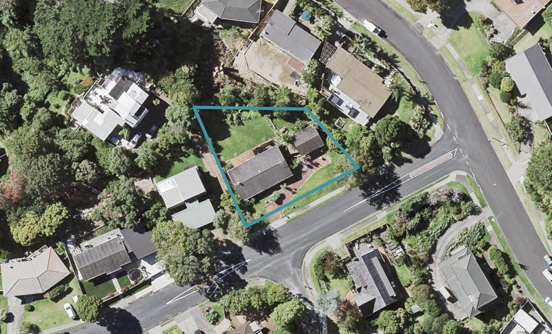 54 Castleton Drive, Howick, Auckland - Carousel 1