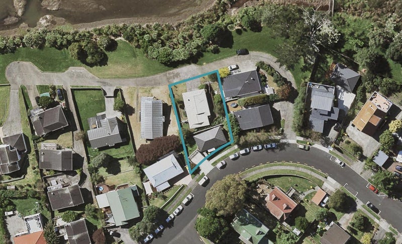 9 Kitewao Street, Northcote, Auckland - Carousel 1