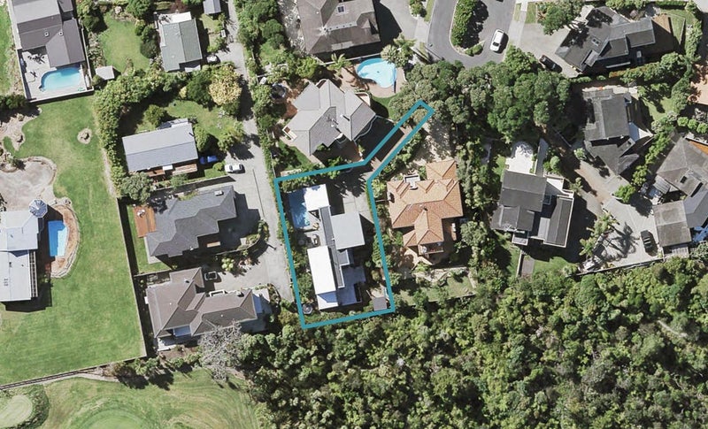 15 Centennial Place, Campbells Bay, Auckland - Carousel 1