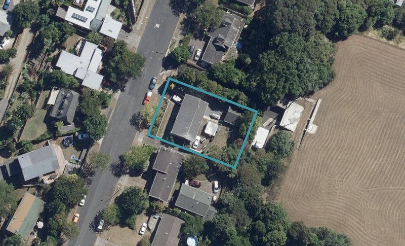 35 Pohutukawa Drive, Pukete, Hamilton - Carousel 1