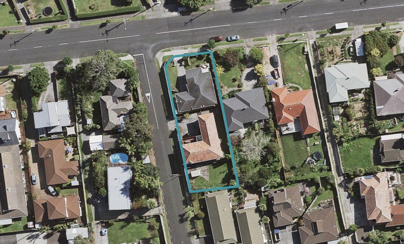2/33 Grande Vue Road, Hillpark, Auckland - Carousel 1