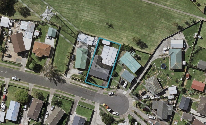 10 Serrano Place, Clover Park, Auckland - Carousel 1